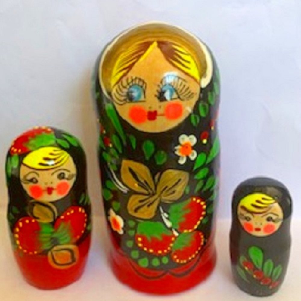 NWT Russian Nesting Dolls Matryoshka 3 Pcs Set Khokhloma Strawberry